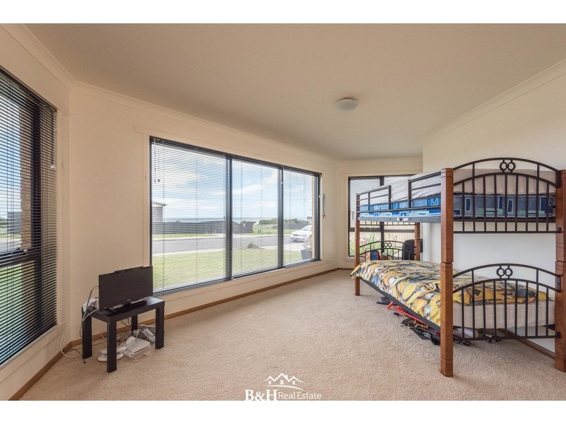 22 Oceanside Boulevard, Sulphur Creek TAS 7316