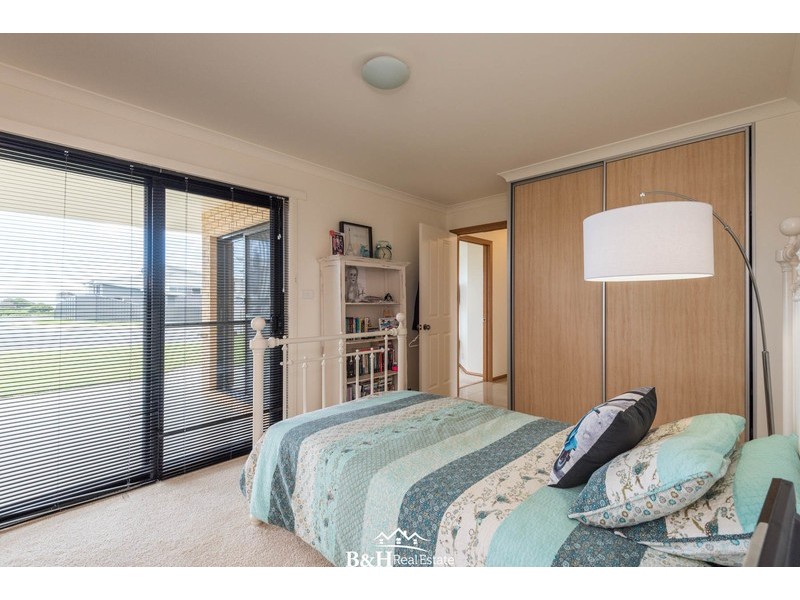 22 Oceanside Boulevard, Sulphur Creek TAS 7316