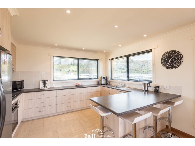 22 Oceanside Boulevard, Sulphur Creek TAS 7316