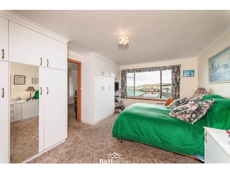 1 Gilmour Crescent, Somerset TAS 7322