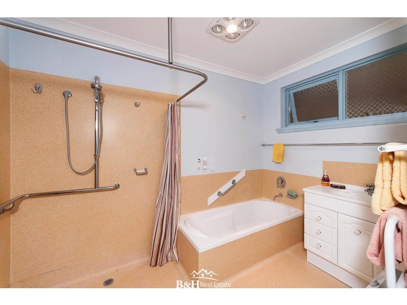 1 Gilmour Crescent, Somerset TAS 7322