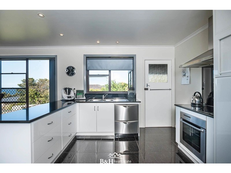 2 Oonah Crescent, Somerset TAS 7322