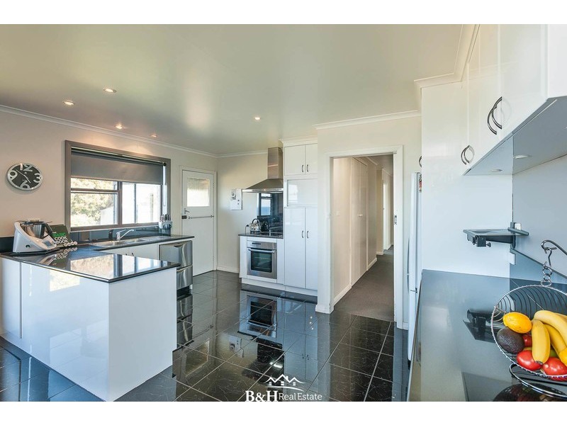 2 Oonah Crescent, Somerset TAS 7322