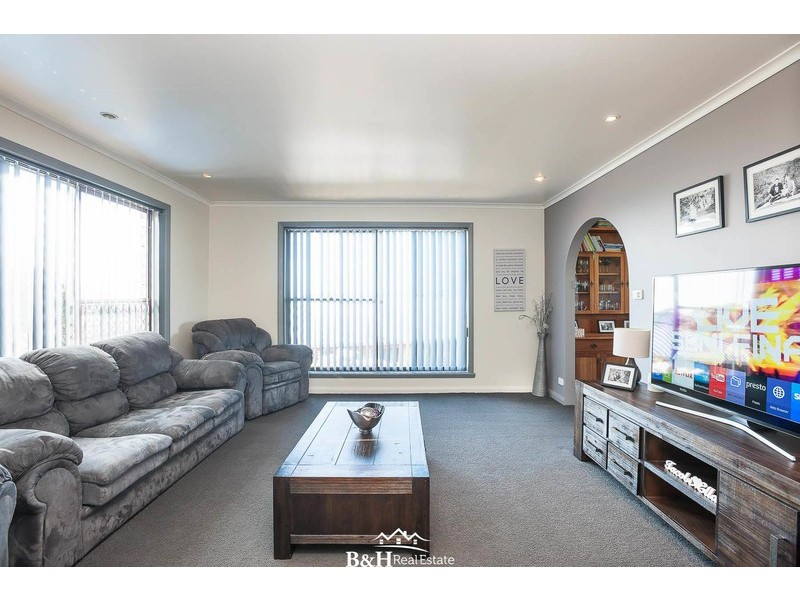 2 Oonah Crescent, Somerset TAS 7322