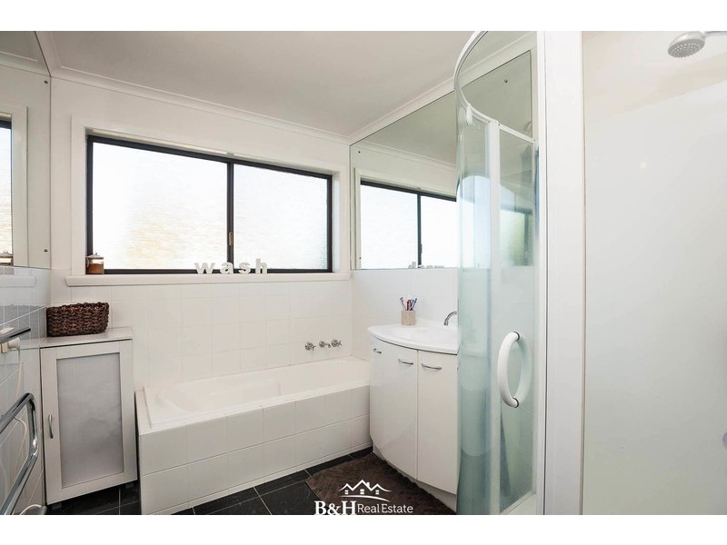 2 Oonah Crescent, Somerset TAS 7322