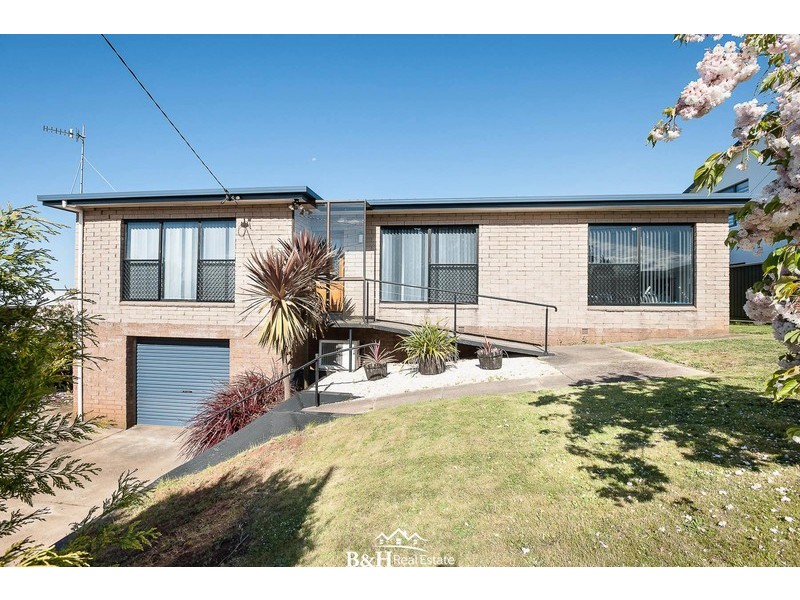 2 Oonah Crescent, Somerset TAS 7322