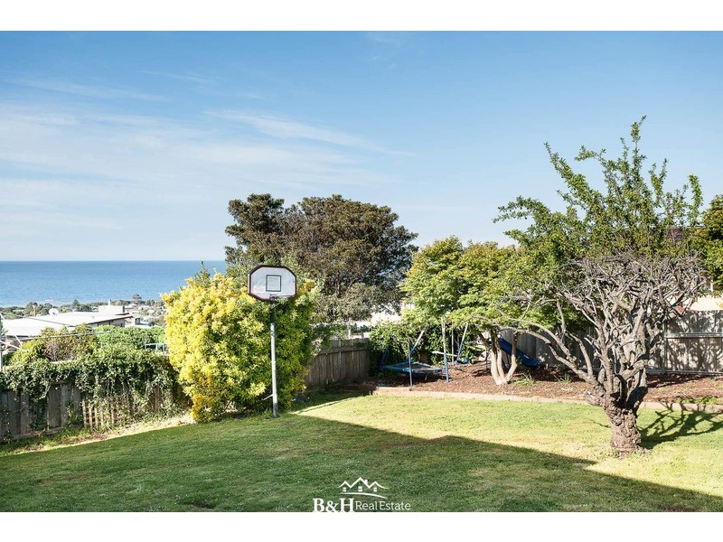 2 Oonah Crescent, Somerset TAS 7322
