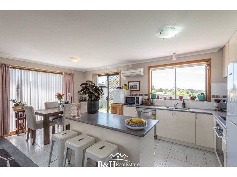 97 South Road, Penguin TAS 7316