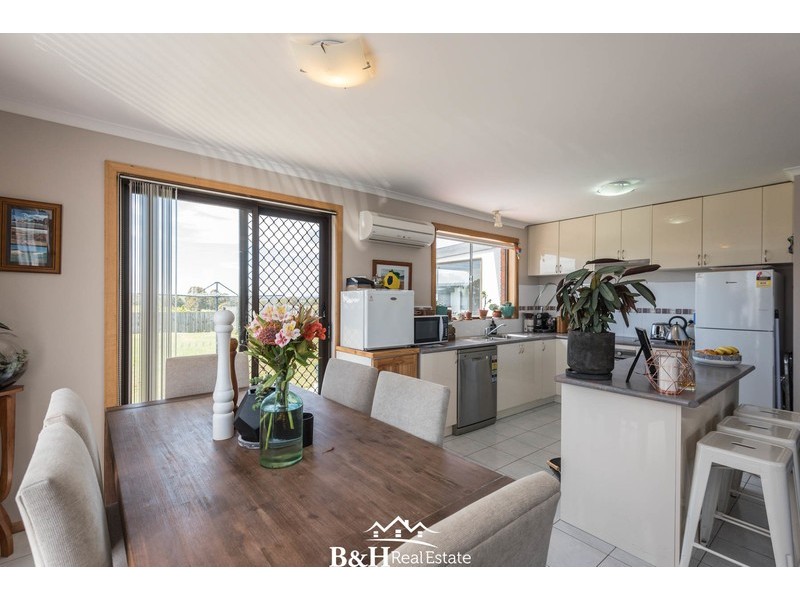 97 South Road, Penguin TAS 7316