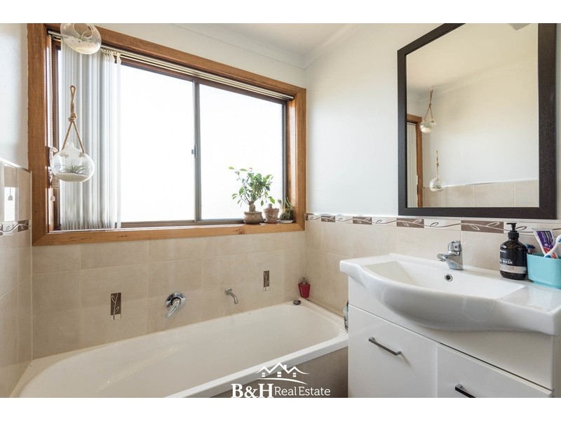 97 South Road, Penguin TAS 7316