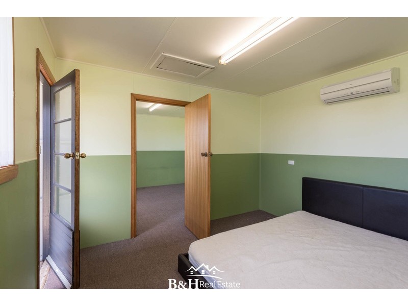 97 South Road, Penguin TAS 7316
