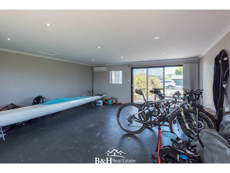 97 South Road, Penguin TAS 7316
