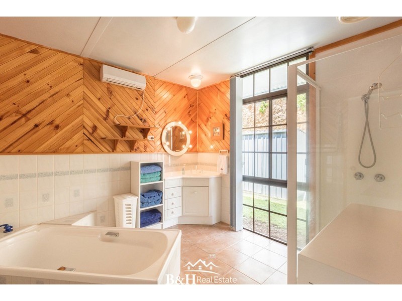 294 South Road, West Ulverstone TAS 7315