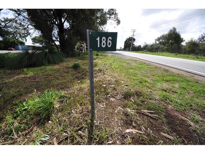186 Henderson Road, Munster WA 6166