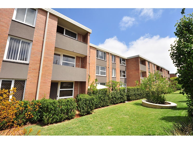 9/221 CLONTARF Road, Hamilton Hill WA 6163