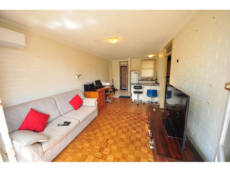 9/221 CLONTARF Road, Hamilton Hill WA 6163