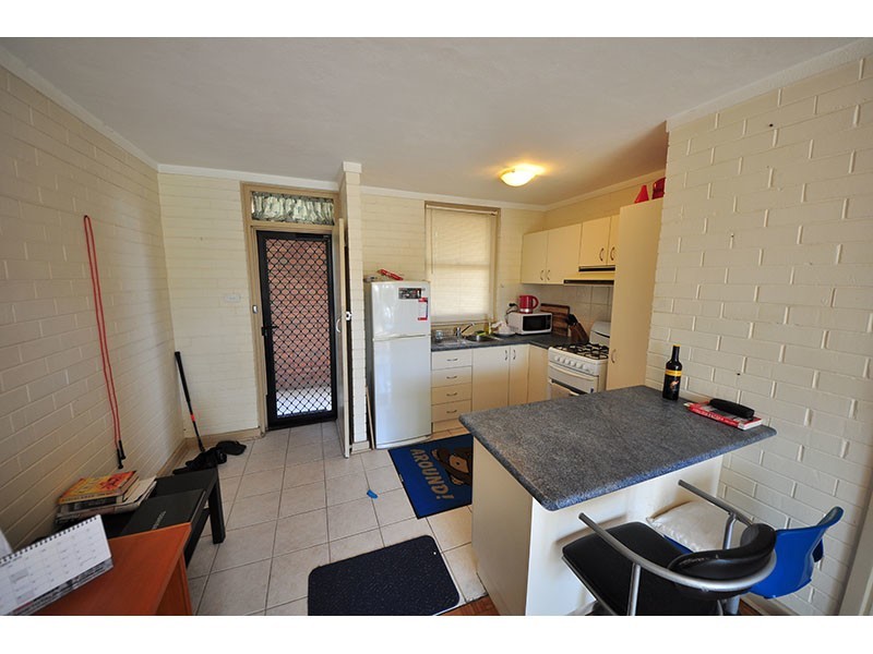 9/221 CLONTARF Road, Hamilton Hill WA 6163