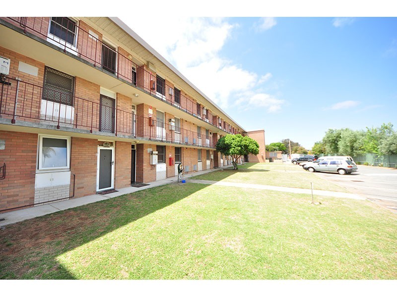 9/221 CLONTARF Road, Hamilton Hill WA 6163