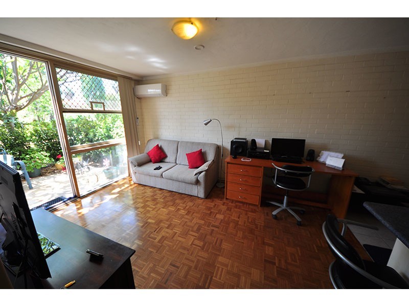 9/221 CLONTARF Road, Hamilton Hill WA 6163