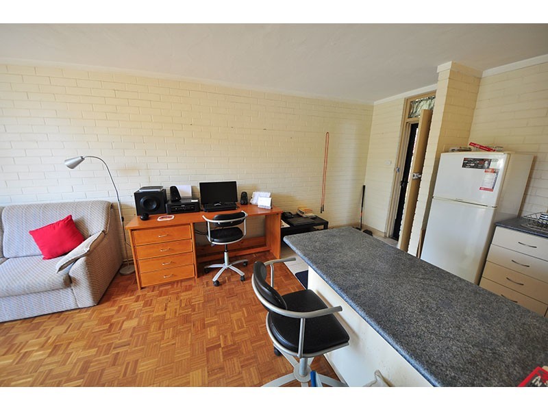 9/221 CLONTARF Road, Hamilton Hill WA 6163