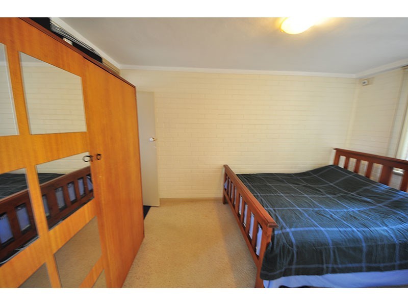 9/221 CLONTARF Road, Hamilton Hill WA 6163