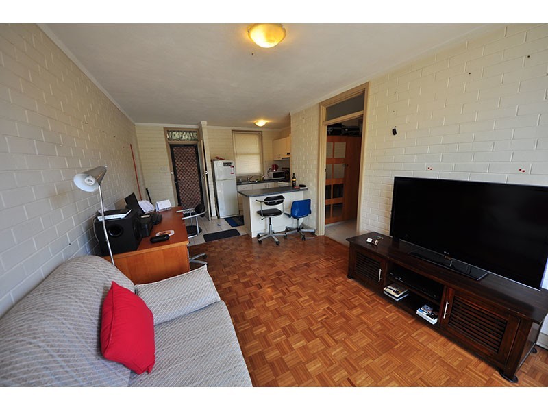 9/221 CLONTARF Road, Hamilton Hill WA 6163
