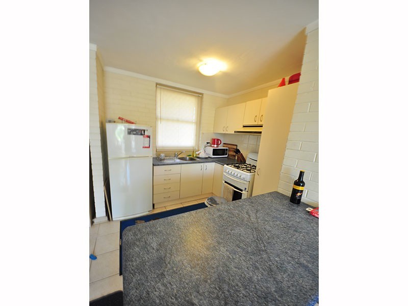 9/221 CLONTARF Road, Hamilton Hill WA 6163