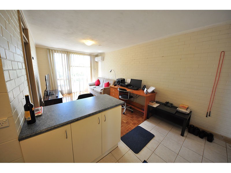 9/221 CLONTARF Road, Hamilton Hill WA 6163