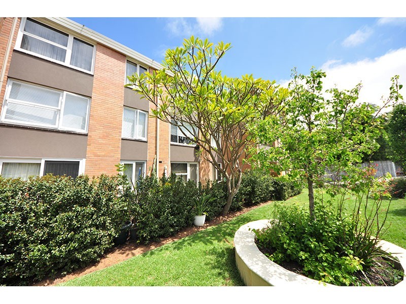 9/221 CLONTARF Road, Hamilton Hill WA 6163