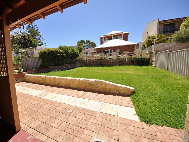 12 Hampton Road, Fremantle WA 6160