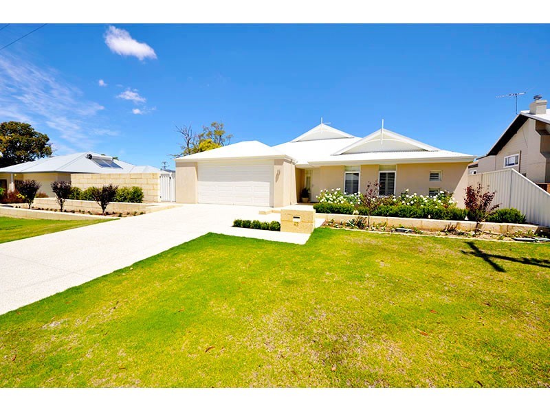 42 Lamond Street, Melville WA 6156