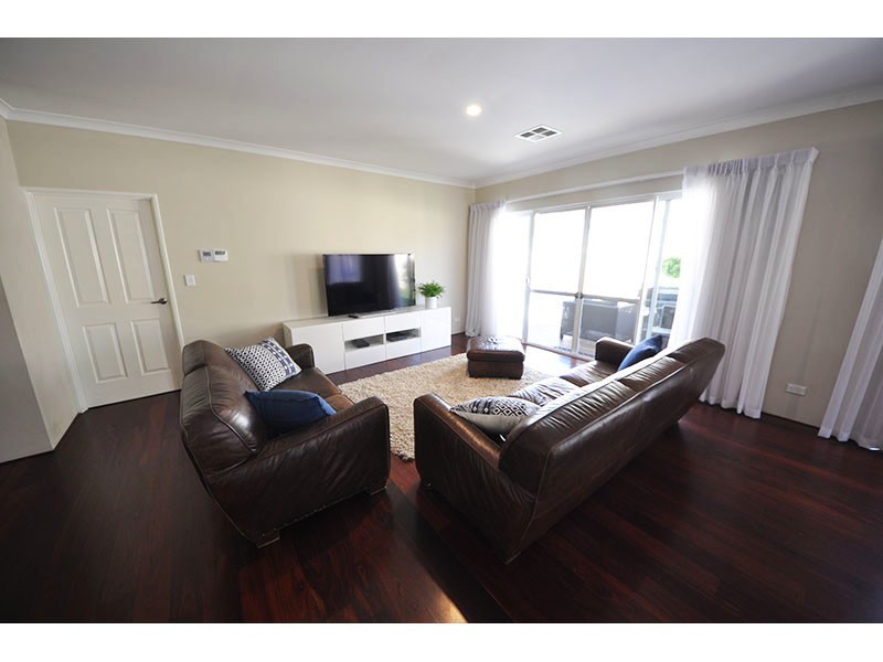 42 Lamond Street, Melville WA 6156