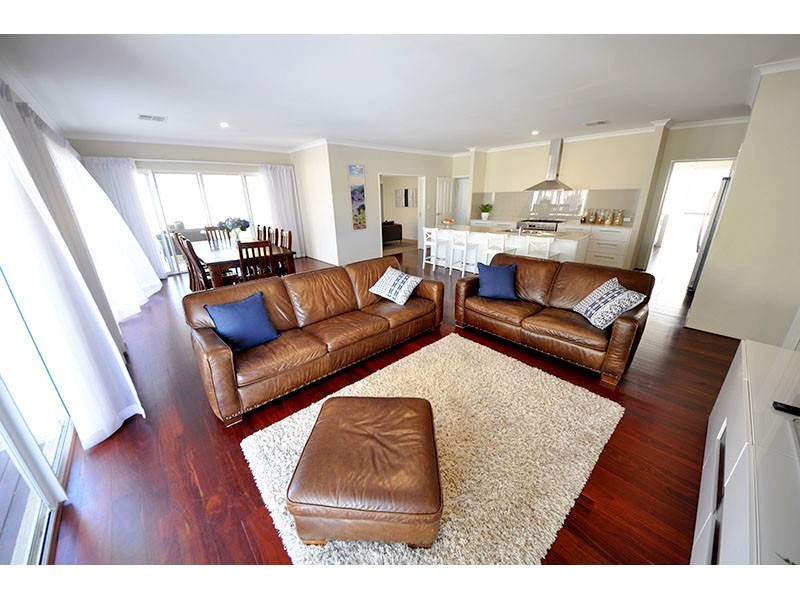 42 Lamond Street, Melville WA 6156