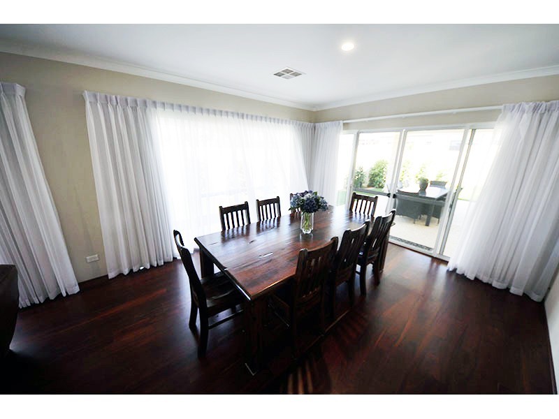 42 Lamond Street, Melville WA 6156