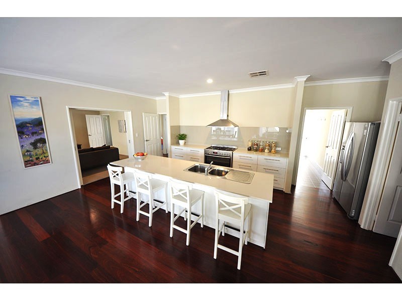 42 Lamond Street, Melville WA 6156