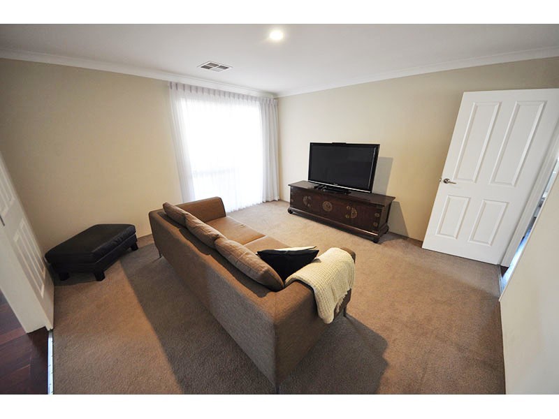 42 Lamond Street, Melville WA 6156