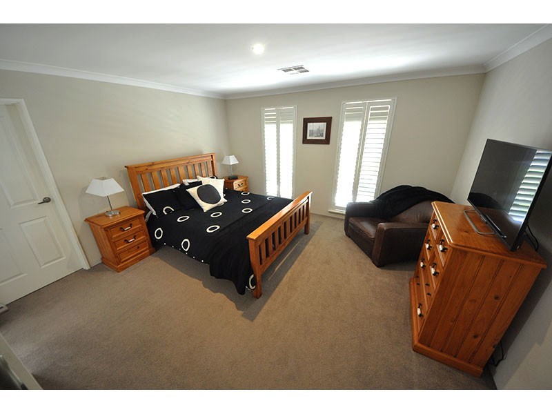 42 Lamond Street, Melville WA 6156