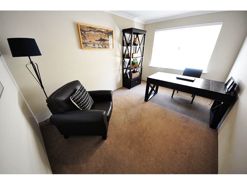 42 Lamond Street, Melville WA 6156