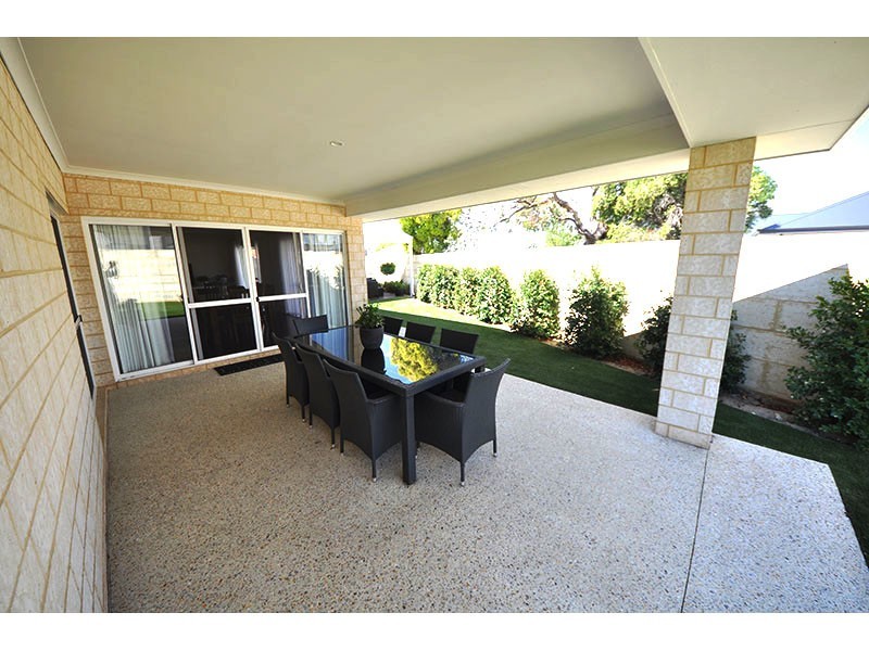 42 Lamond Street, Melville WA 6156