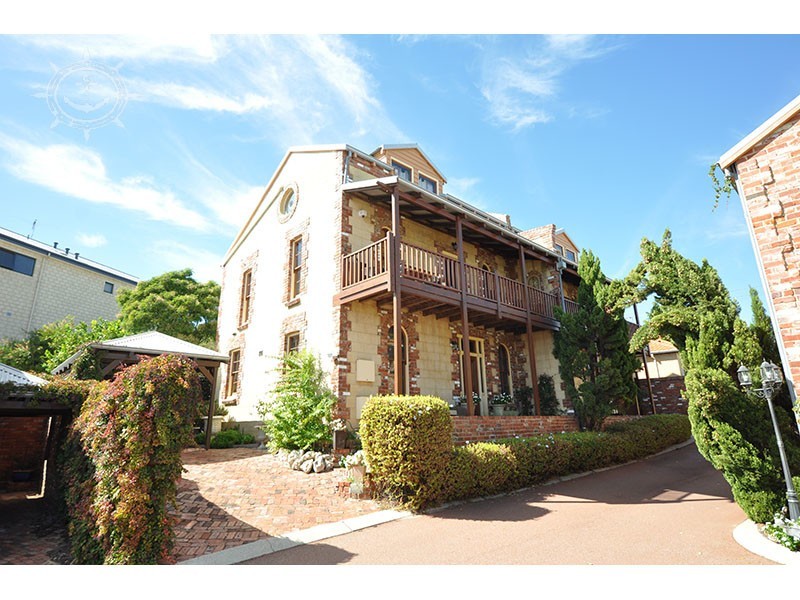 10 Village Lane, Fremantle WA 6160