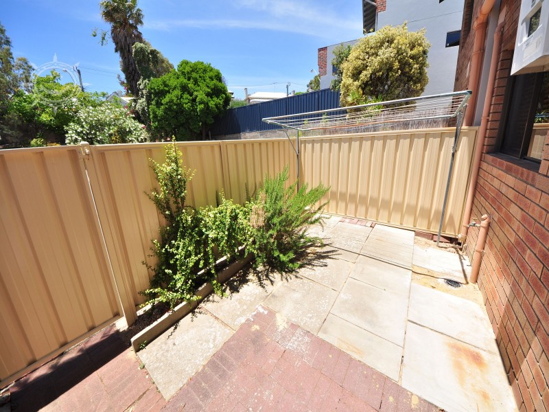 2/10 Stirling Street, Fremantle WA 6160