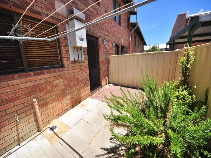 2/10 Stirling Street, Fremantle WA 6160