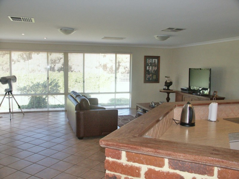 12 Watercress Gardens, Spearwood WA 6163