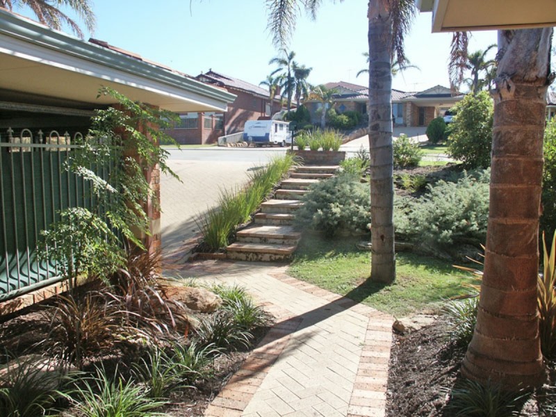 12 Watercress Gardens, Spearwood WA 6163