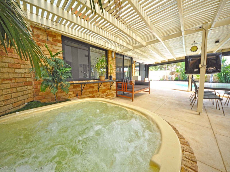 62 Aitken Drive, Winthrop WA 6150