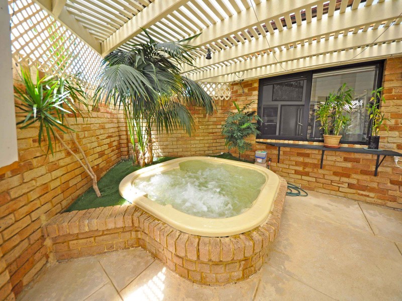 62 Aitken Drive, Winthrop WA 6150