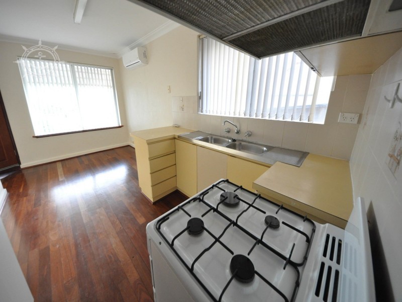 6B Deering Street, Beaconsfield WA 6162