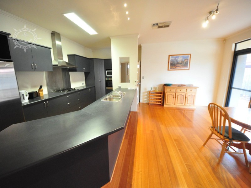 6 Audley Place, Canning Vale WA 6155