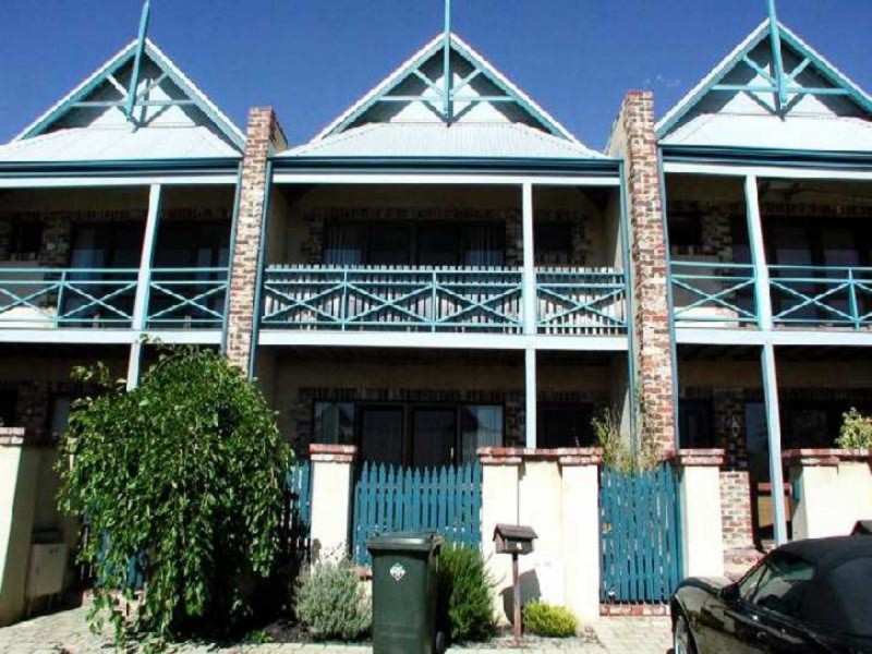 2/100 Stirling Highway, North Fremantle WA 6159