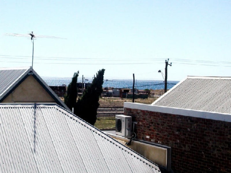 2/100 Stirling Highway, North Fremantle WA 6159